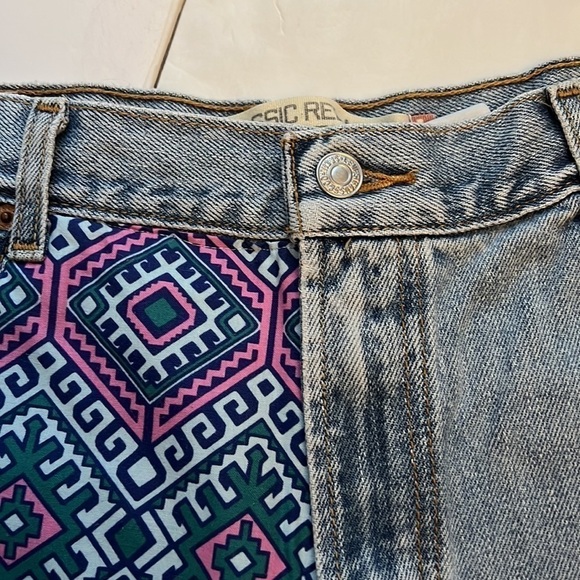 Levi’s 550 Classic Relaxed Tapered Cutoff Patterned Shorts Size 12 - Picture 4 of 11